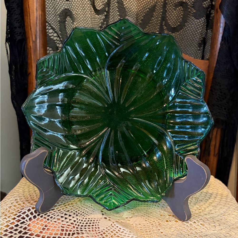 vintage Anchor Hocking Forest Green Glass Lotus Leaf Dish.